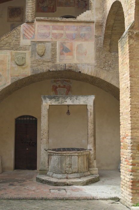 Well in San Gimignano